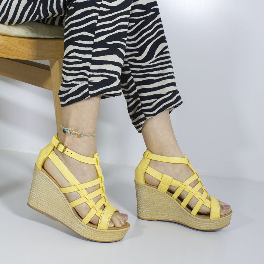 Sandalia Puro Cuero 1026 - AMARILLO