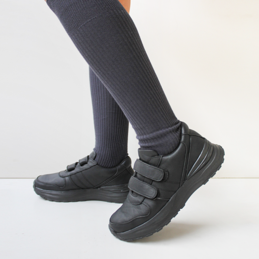 Zapatilla Escolar Puro Cuero 1057-NEG